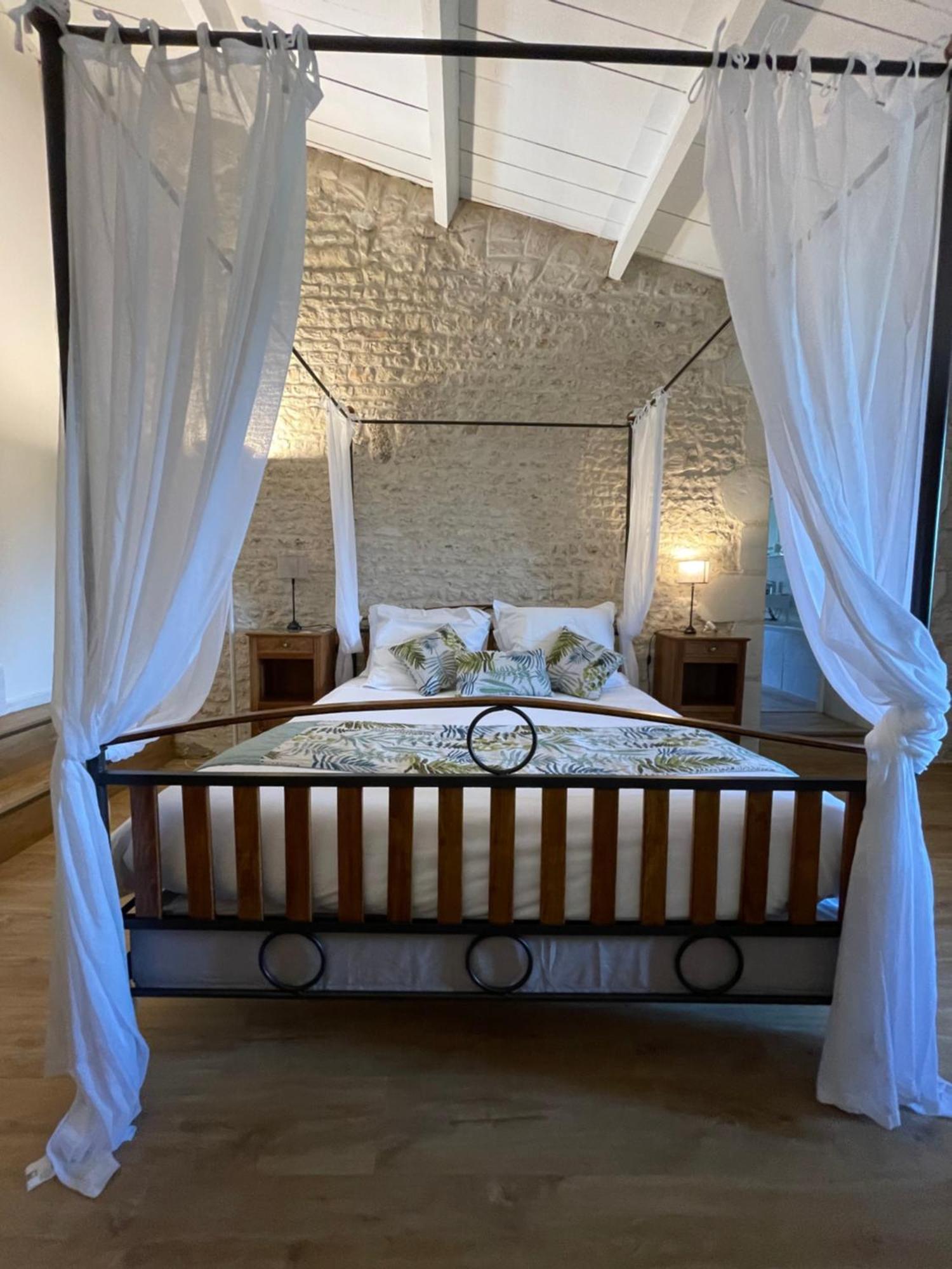 Logis Saint Leonard Bed & Breakfast Dompierre-sur-Mer Ngoại thất bức ảnh
